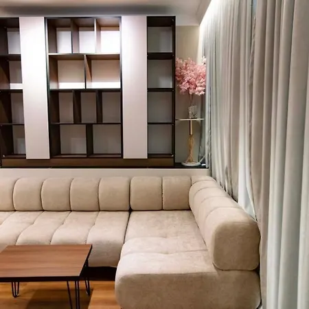 Luxury At Condor Center 티라나