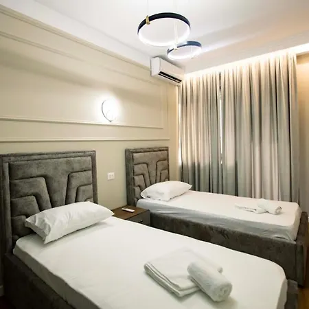 Luxury At Condor Center * 티라나